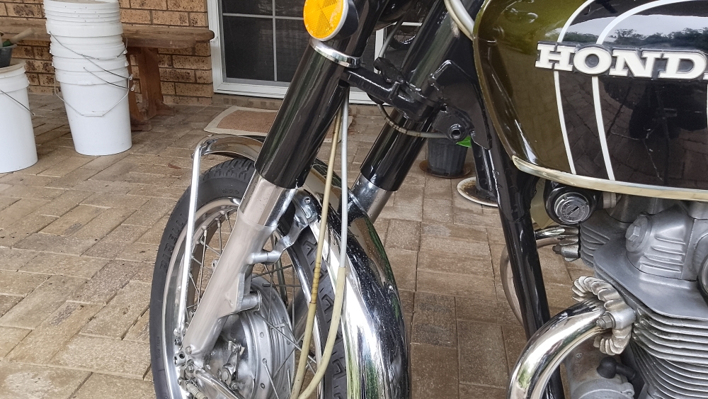 Fork Shrouds were painted black because of stone chips